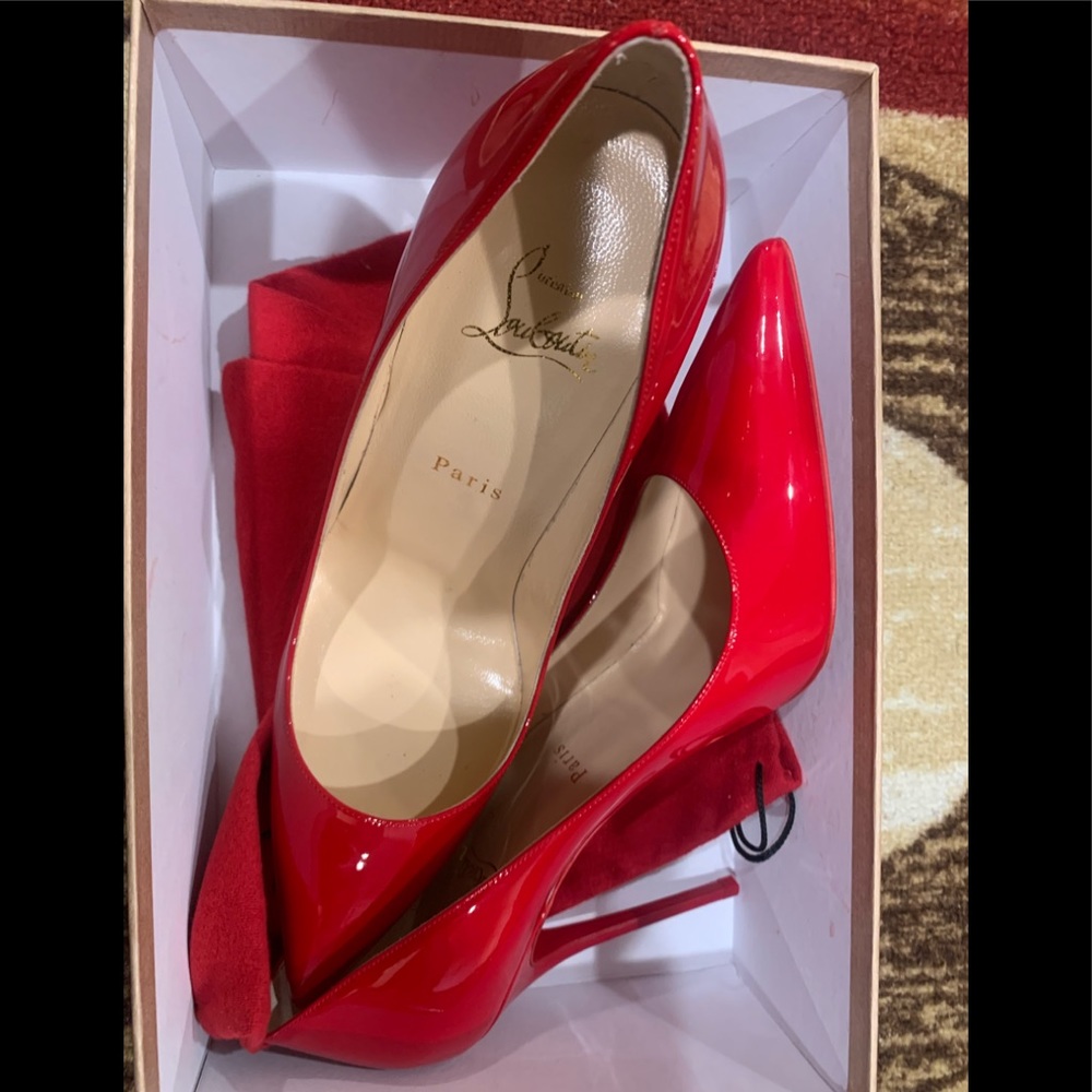 This glossy pointy-toe pump boasts christian louboutin finest